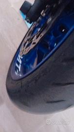 moto accessoriata  tenuta bene gomme nuove e tagli