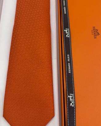 Cravatta Hermès Faconnee H24 nuova con cartellino