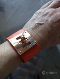 Bracciale alto con chiusura regolabile