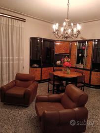 salotto con tavolo, 6 sedie, divano e poltrone 