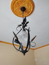 Lampadario vintage in ferro battuto