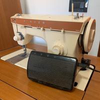 Macchina da cucire Singer con mobile