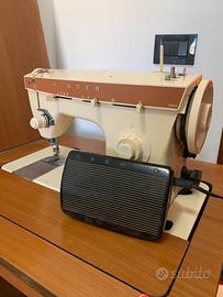Macchina da cucire Singer con mobile