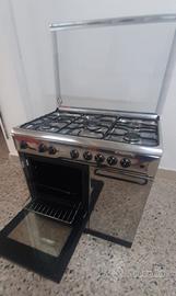 Cucina a gas con forno elettrico