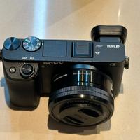 Sony A6400 + obbiettivo 16-50mm + kit batterie