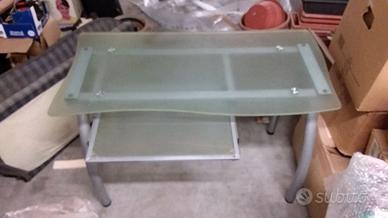 Scrivania in vetro temperato