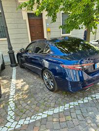 Alfa  Romeo  Giulia
