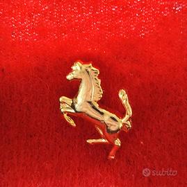 Spilla da giacca CAVALLINO RAMPANTE - UNISEX