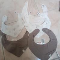 Set di 9 Bavaglini in tessuto H&M e marchi vari.