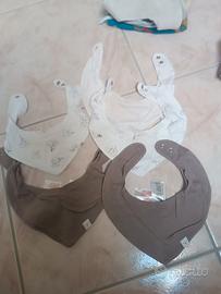 Set di 9 Bavaglini in tessuto H&M e marchi vari.