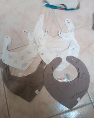 Set di 9 Bavaglini in tessuto H&M e marchi vari.