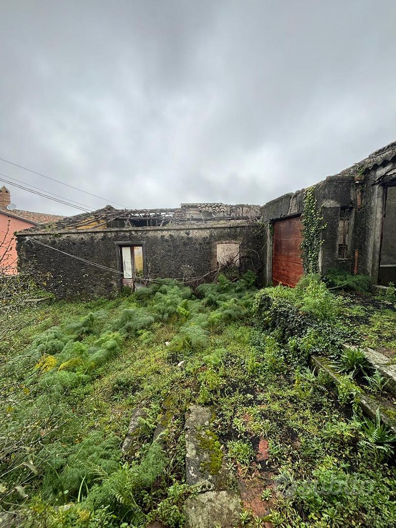 Ruderi con Terreno - Vista 3