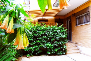 App vacanze indipendente Ostia posto auto giardino