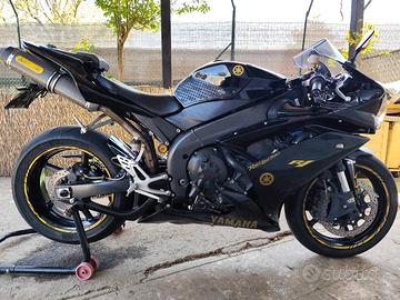 Yamaha R1 