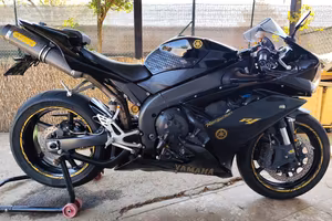 Yamaha R1 