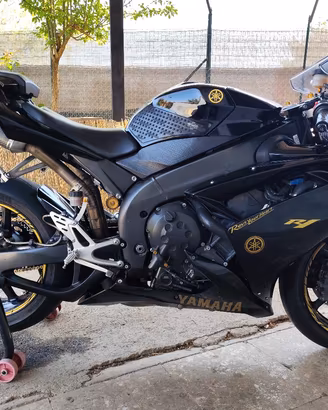 Yamaha R1 