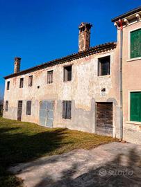 Rustico / Casale di 800 m² con più di 5 locali e b