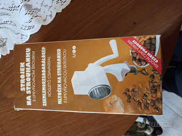 Macinino per mandorle nuovo