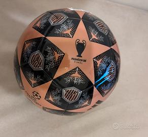 Pallone Autentico Champions Legue 2025.