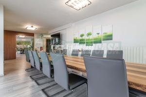 3 LOCALI IN CENTRO CON BOX E CANTINA