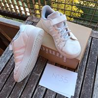 Scarpe Adidas bianche con strisce rosa