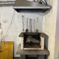 Barbeque da giardino in pietra