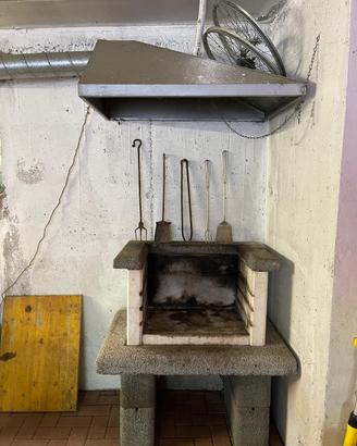 Barbeque da giardino in pietra