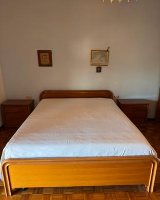 Camera da letto completa in legno massello