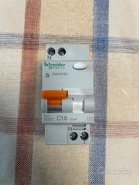 Interruttore magnetotermico schneider domc45