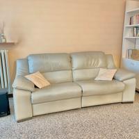 Divano in pelle con meccanismo relax
