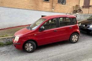 Fiat Panda rossa del 2010