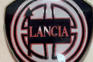Lancia delta stemma originale