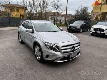 MERCEDES-BENZ GLA 200 d Automatic Premium