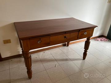 Scrivania antica