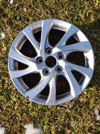 cerchio 16 pollici Toyota Auris