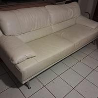 Divano in pelle bianco