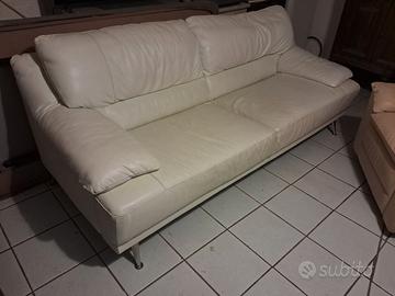 Divano in pelle bianco