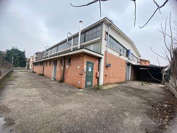 Modena capannone mq.650 + area cortiliva recintata