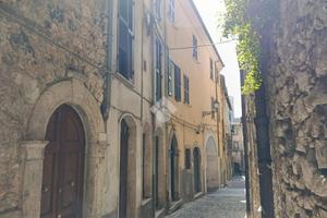 CASA SEMINDIPENDENTE A ALATRI