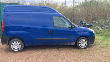 FIAT Doblò XL con gancio traino