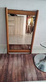 Specchio con cornice in legno