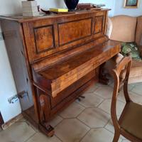 pianoforte verticale di antiquariato