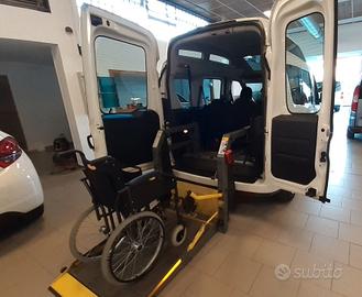 Doblò trasporto disabili Multijet pedana elettrica