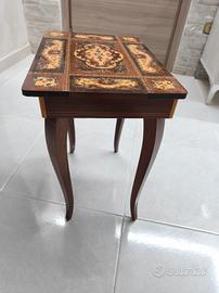 Tavolino in intarsio da the/gioco