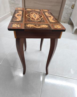 Tavolino in intarsio da the/gioco