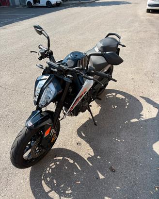 KTM duke 790 - marzo 2023