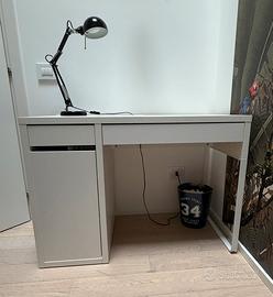 Scrivania bianca ikea micke