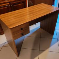 Scrivania in legno