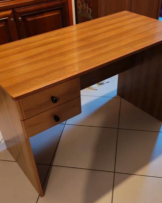 Scrivania in legno