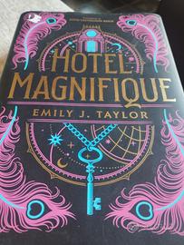Hotel Magnifique libro 